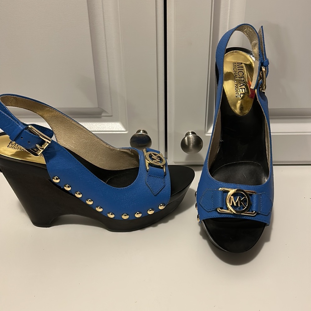 New with out Box Charming Sling MK Monogram Blue Platform Wedge